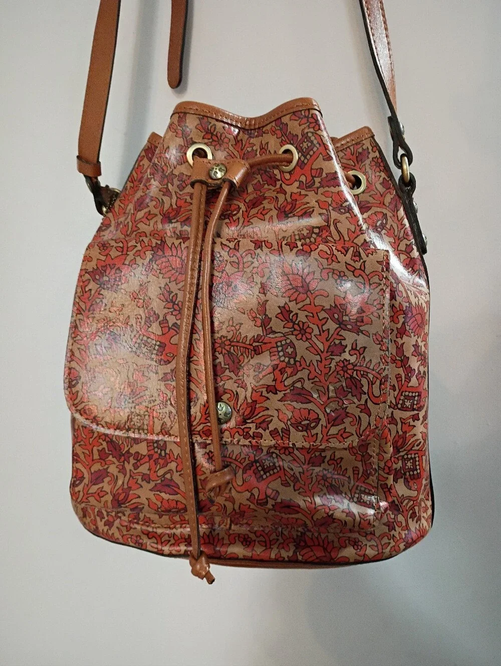 Patricia Nash, NWOT,  Women's, Floral Printed Drawstring Bucket Bag - Tan & Red